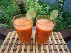 Saft von Karotte -Apfel-Birne